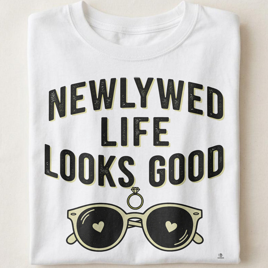 NEWLYWED LIFE LOOKS GOOD | Fun Honeymoon T-shirt