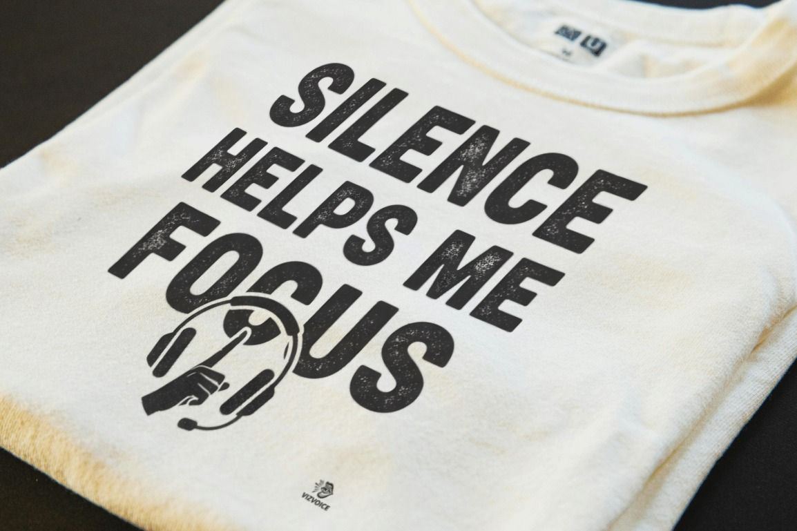 SILENCE HELPS ME FOCUS | Funny Late Night Gaming T-Shirt