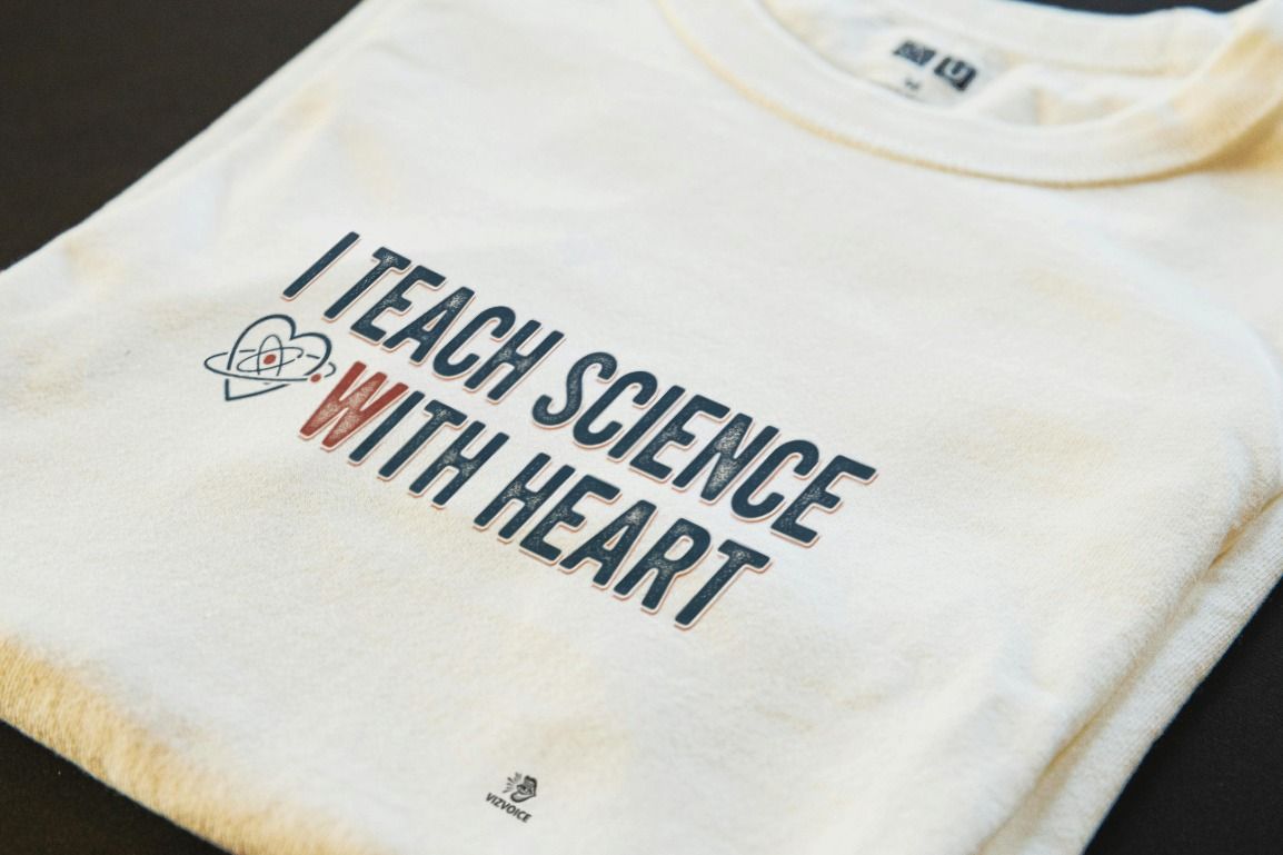 I TEACH SCIENCE WITH HEART | Heartfelt Science Teacher T-Shirt