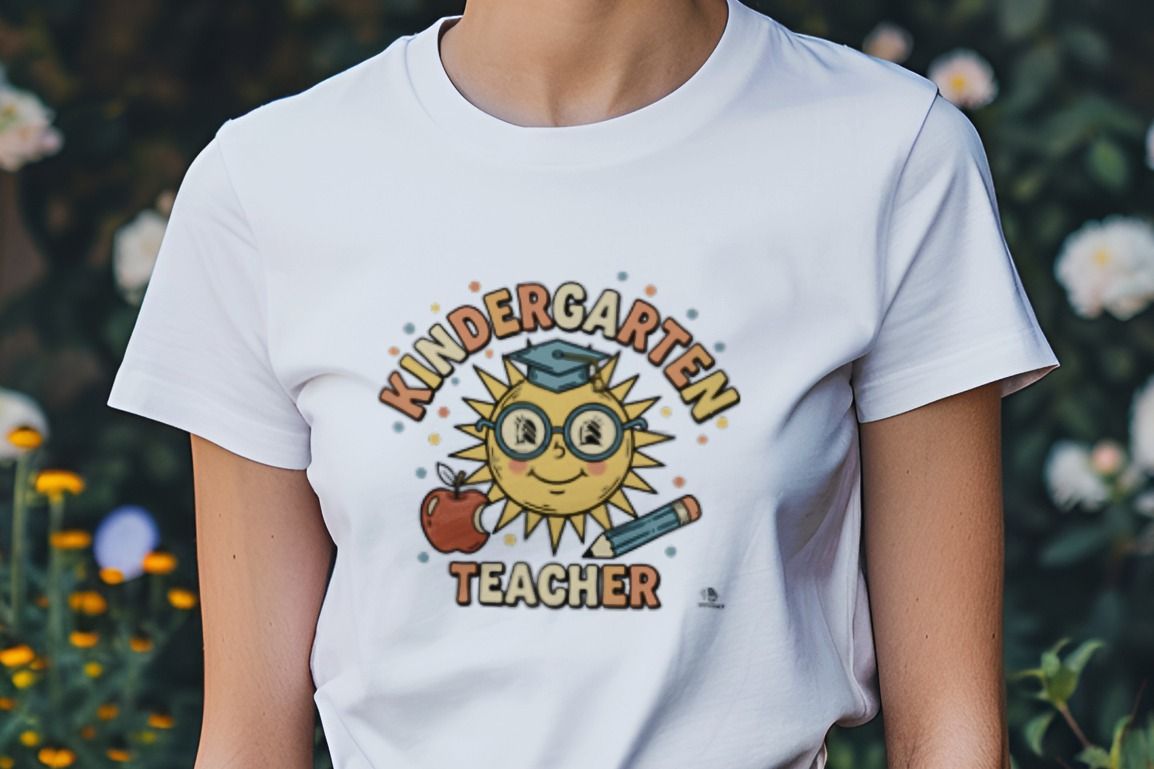 KINDERGARTEN TEACHER | Fun T-Shirt for Educators