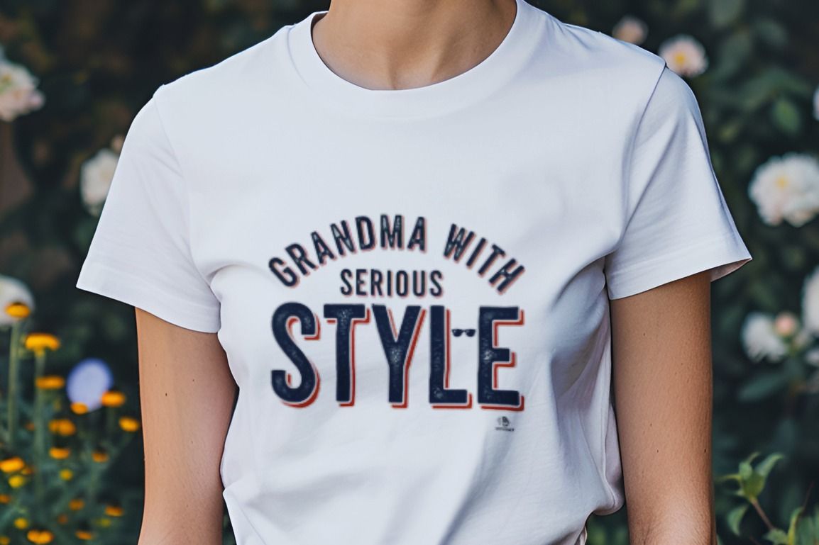 GRANDMA WITH SERIOUS STYLE | Cool Grandma T-Shirt