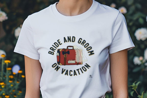 BRIDE AND GROOM ON VACATION | Fun Honeymoon T-Shirt