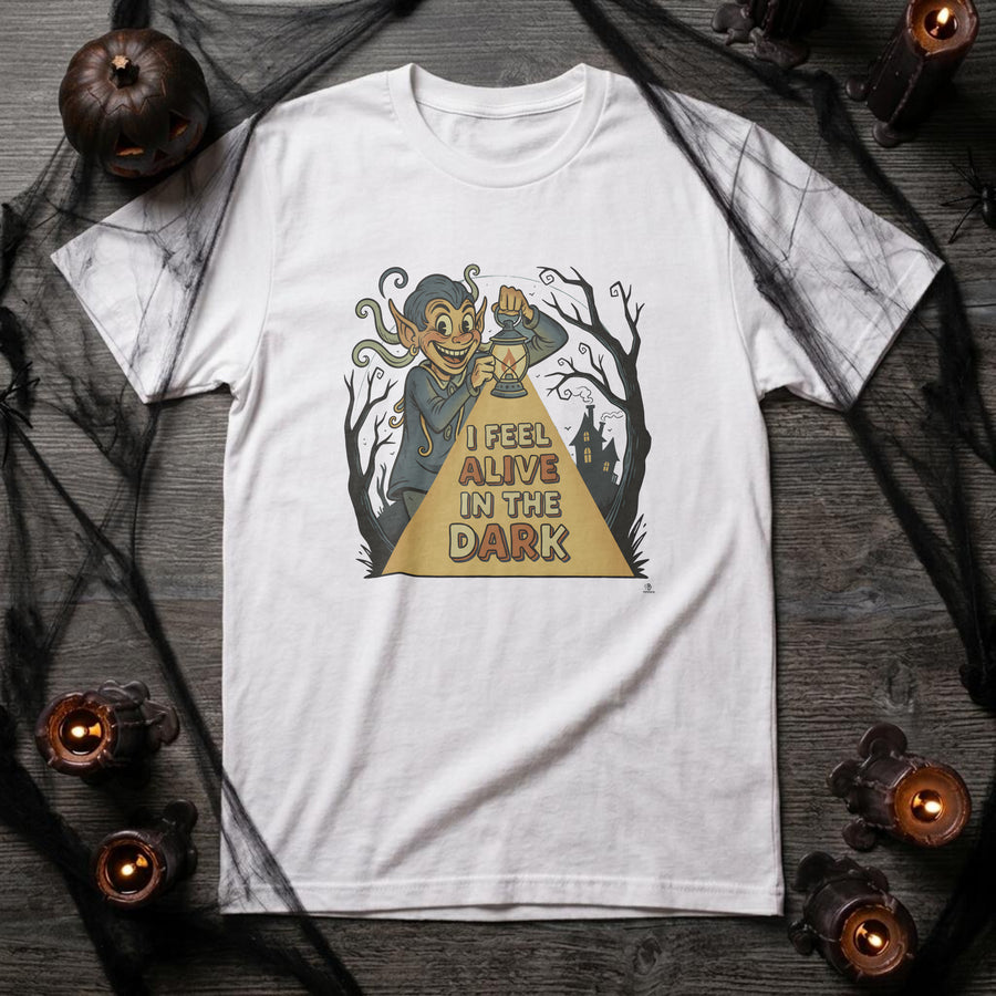 I FEEL ALIVE IN THE DARK | Spooky T-shirt for Haunted House Lovers