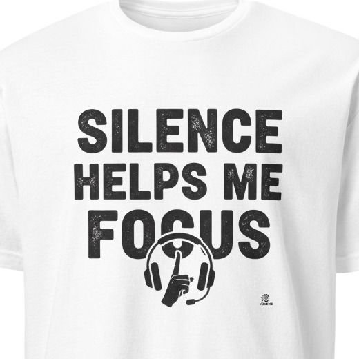 SILENCE HELPS ME FOCUS | Funny Late Night Gaming T-Shirt