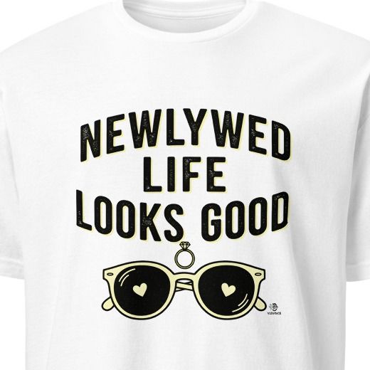 NEWLYWED LIFE LOOKS GOOD | Fun Honeymoon T-shirt